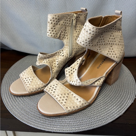 Lucky Brand cream colored perforated sandal with block wood stacked heel. - Picture 1 of 3